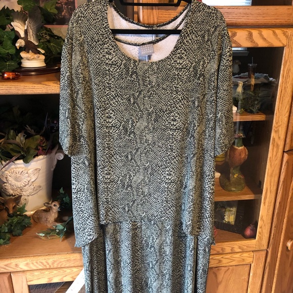 Dress is 18W material is linen and cotton - Picture 5 of 13